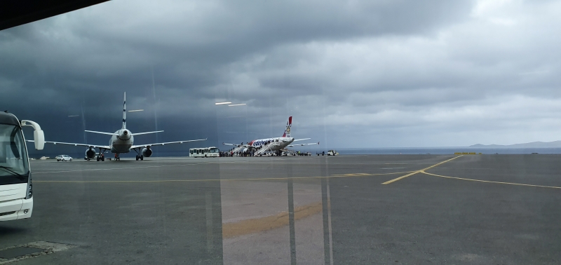 Flughafen Heraklion vor dem Regen und Gewitter