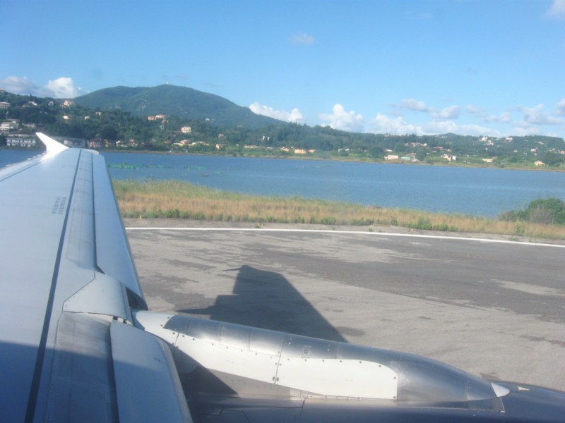 Airbus A320 beim Start von Korfu